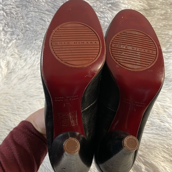 Chie Mihara Black strap buckle leather heel size 37.5 - Picture 5 of 9